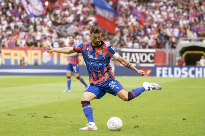 Dominik Schmid (FC Basel) verpasst sein Debüt in der Schweizer Nati verletzt. Dominik Schmid FC Basel