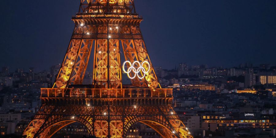 An die Olympische Spiele in Paris sollen die Ringe auf dem Eiffelturm dauerhaft erinnern (Archivbild).