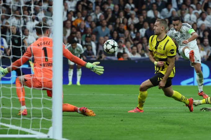 Gregor Kobel, Keeper vom BVB, muss gegen Real Madrid fünfmal hinter sich greifen. BVB