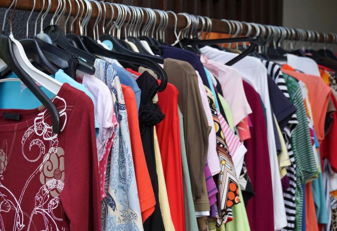 In grösseren Städten findet man vermehrt Flohmärkte mit Secondhand Mode. Secondhand