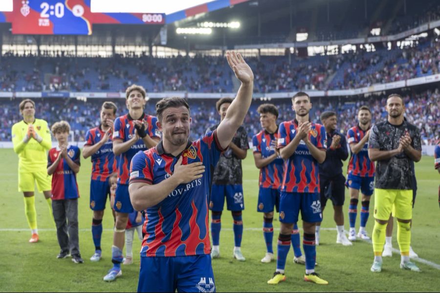 Xherdan Shaqiri bedankt sich nach seinem Einsatz im Heimspiel gegen Yverdon für die grosse Fan-Liebe.