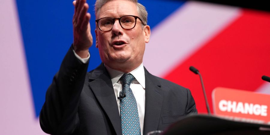 Der britische Premierminister Keir Starmer spricht auf dem Labour-Parteitag in Liverpool.
