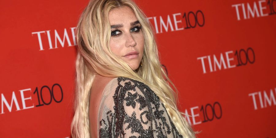 Sängerin Kesha hörte auf ihr Gefühl, dass ein Ex aus den falschen Gründen mit ihr zusammen war.