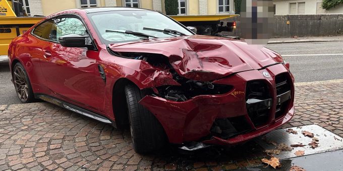 Aarau AG: Grosser Schaden nach Frontalkollision. Aarau AG