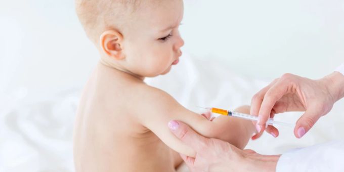 Der RSV-Impfstoff in Bayern wird diesen Winter knapp wegen Lieferproblemen. Impfstoff RSV