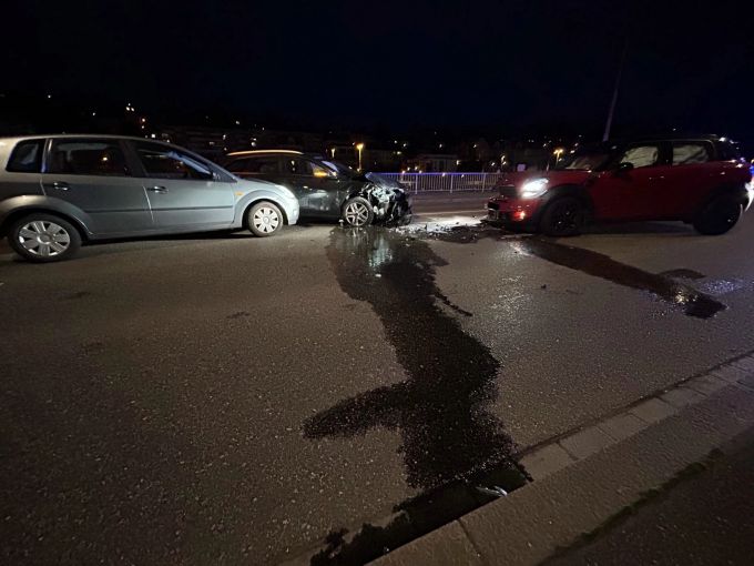An den Fahrzeugen entstand ein Totalschaden. Totalschaden.