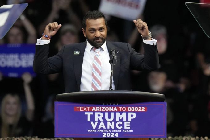 Der zukünftige FBI-Chef Patel unterstützte Trump auch auf Wahlkampfveranstaltungen. fbi trump patel