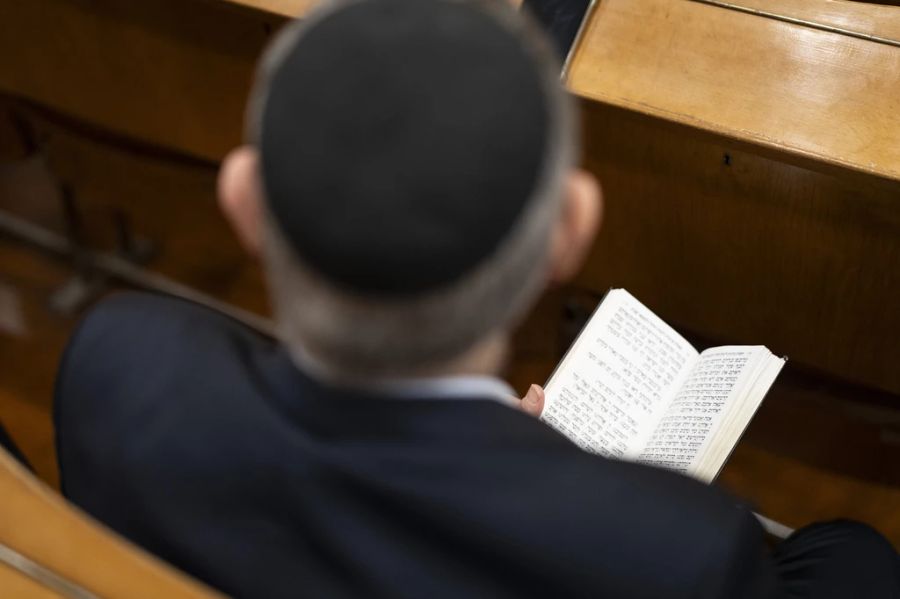 Juden sehen sich in der Schweiz mit zunehmendem Antisemitismus konfrontiert.