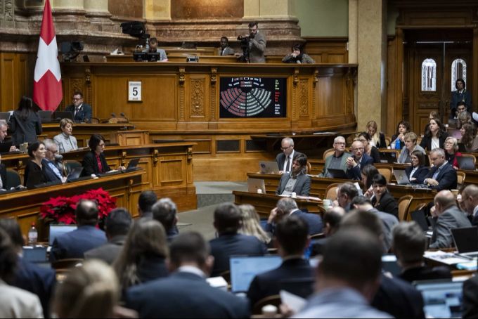 Die Mitglieder des Nationalrats stimmen über eine Vorlage ab, während der Budgetdebatte an der Wintersession der Eidgenössischen Räte, am 5. Dezember 2024 im Nationalrat in Bern. Nationalrat Abstimmung