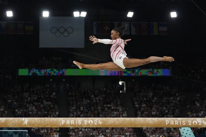 Simone Biles im Einsatz bei Olympia 2024. Simone Biles Olympia 2024