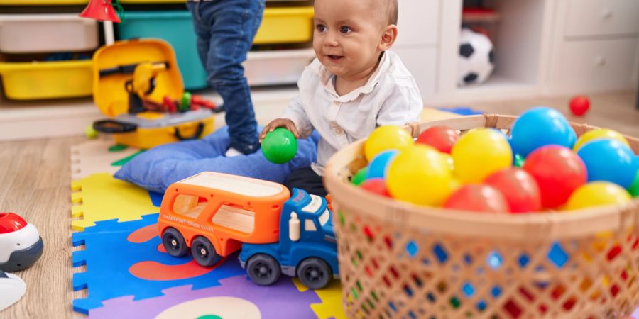 Baby, Kind, Kinderzimmer, Spielzeuge