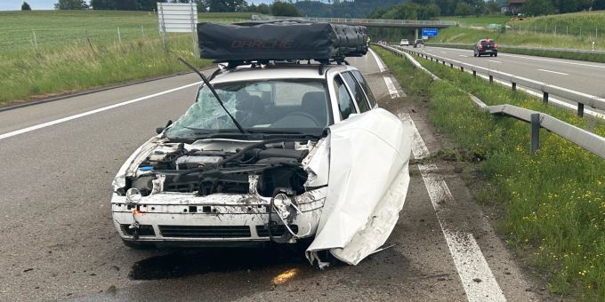 A1 bei Münchwilen TG - Autofahrer knallt gegen Leitplanke