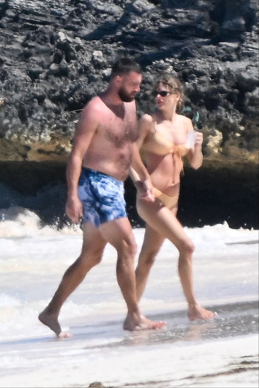 Travis Kelce und Taylor Swift im März auf den Bahamas.