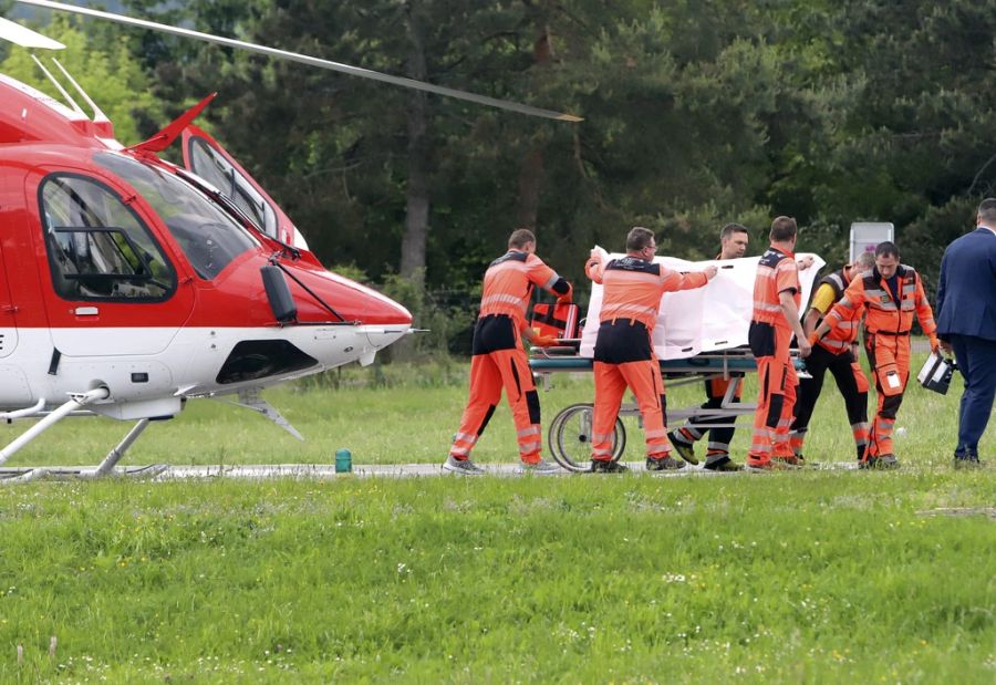 Am Mittwoch wurde der slowakische Regierungspräsident Robert Fico auf offener Strasse attackiert: Der Täter schiesst fünfmal und verletzt den Politiker schwer. (Archivbild)