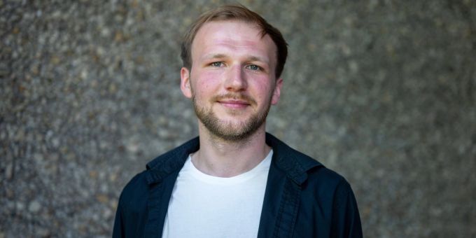Schauspieler Nikita Buldyrski wurde mit dem Alfred-Kerr-Darstellerpreis ausgezeichnet. Schauspieler Nikita Buldyrski wurde mit dem Alfred-Kerr-Darstellerpreis ausgezeichnet.