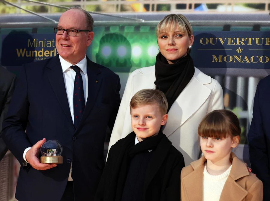 Charlène von Monaco mit Gatte Albert und den gemeinsamen Kindern.