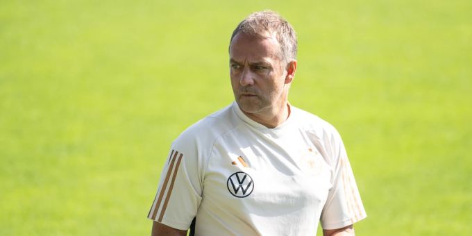 Ihn zieht es offenbar zum FC Barcelona: Hansi Flick. FC Barcelona Hansi Flick