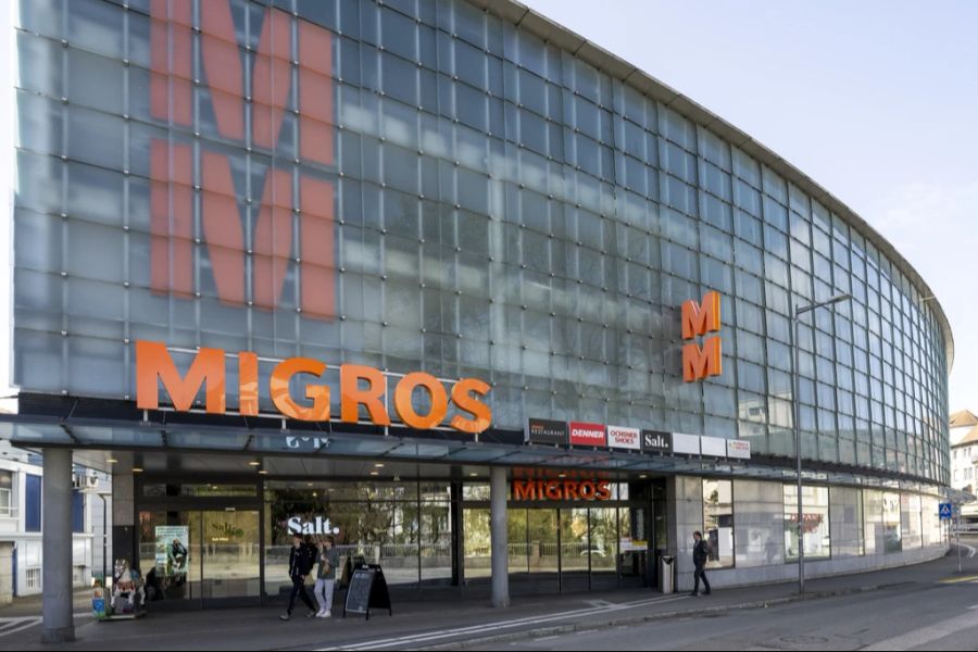 Was die Migros-Mitarbeitenden besonders fassungslos stimmen lässt: Zu den Entlassenen gehören auch Schwangere und junge Familienväter.