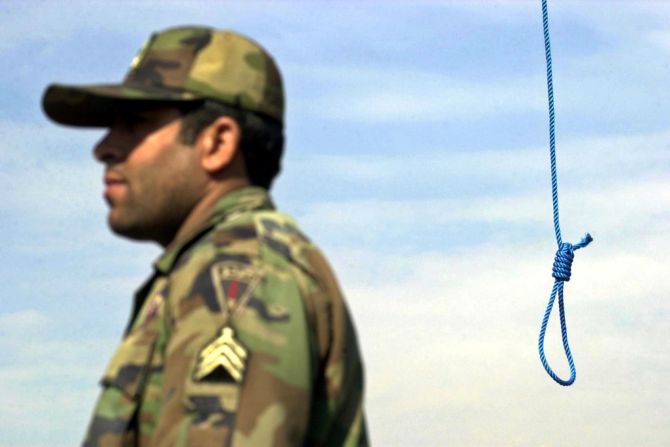 Iran Galgen Hinrichtung Militär