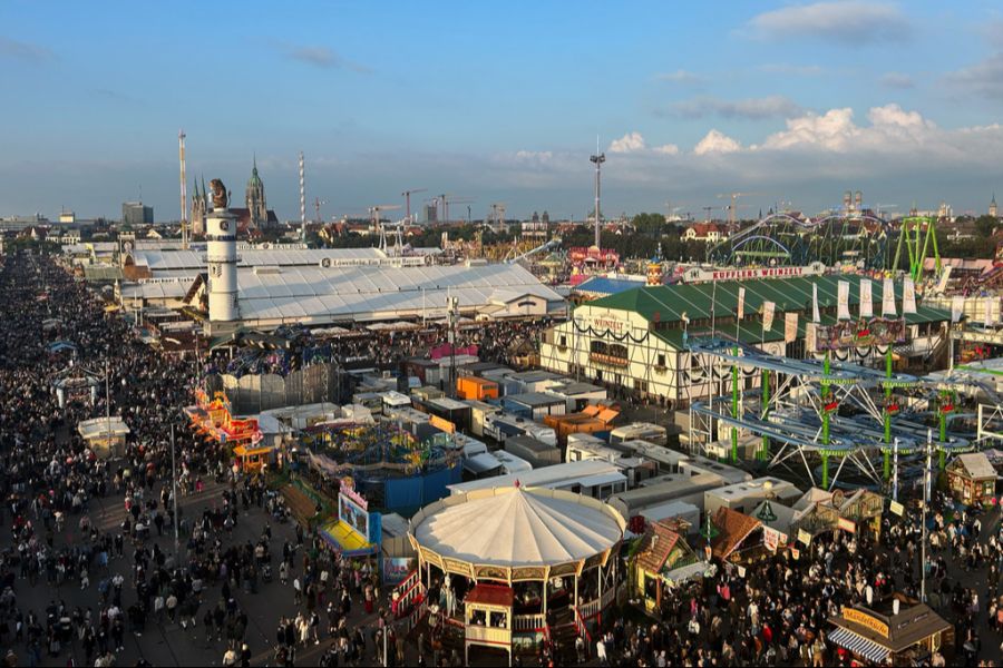 Das Oktoberfest in München zieht jedes Jahr Millionen Besucher an.