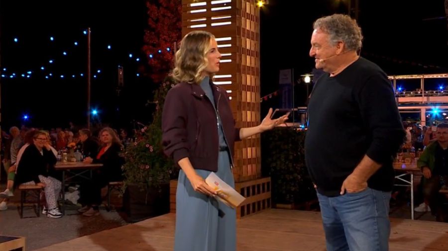 Fabienne Gyr begrüsst Marco Rima bei «SRF bi de Lüt - Live».