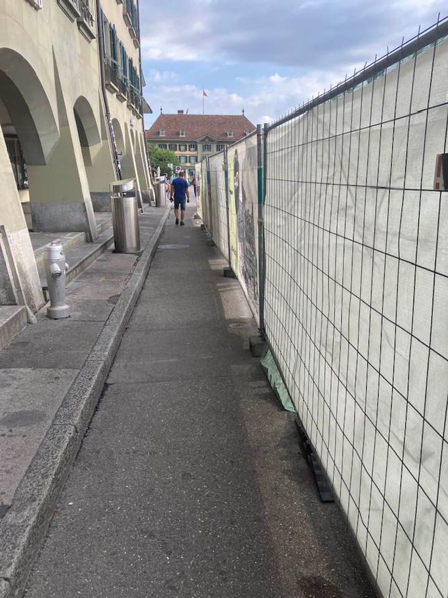 Tatsächlich ist es dort sehr eng. Blick in Richtung Waisenhaus.