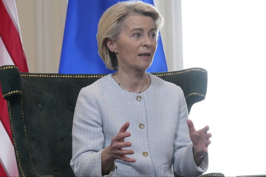 Die EU um Kommissionspräsidentin Ursula von der Leyen steht mit 15 Prozent besser da.