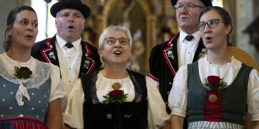 Sie betreiben seit Donnerstag Weltkultur: die Stadtjodler Heimelig Frauenfeld bei einem Auftritt in der katholischen Kirche in Lommis.