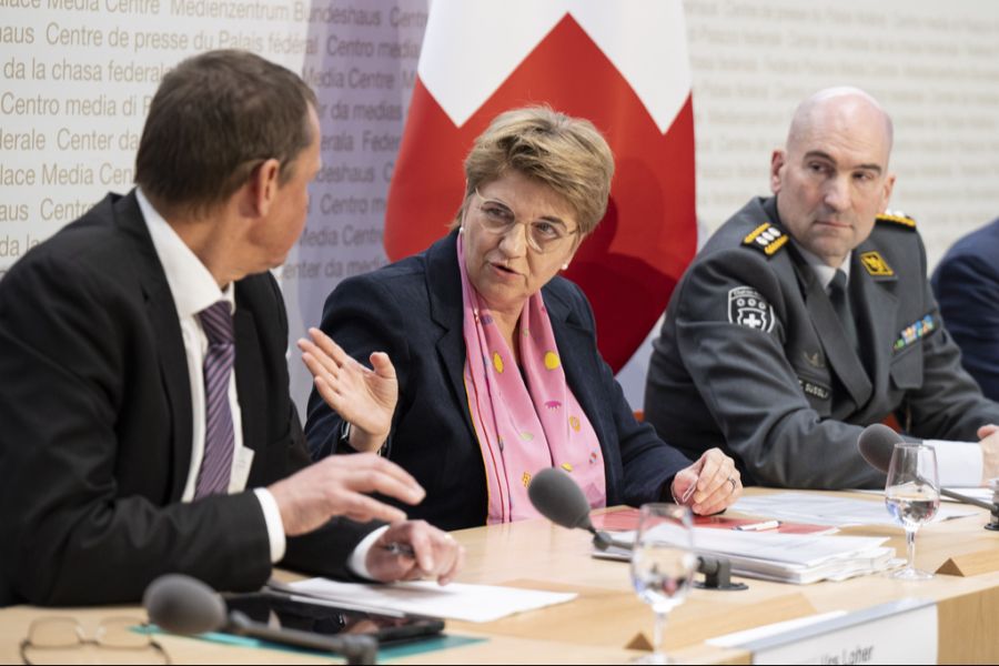 Viola Amherd holte sich als VBS-Chefin für 2,5 Millionen Franken Hilfe von Zürcher Anwälten.