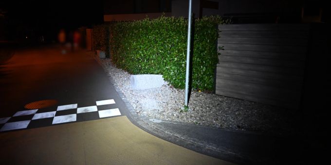 Diepoldsau: Autofahrer entfernt sich nach Kollision mit Stein. Unfall in Diepoldsau