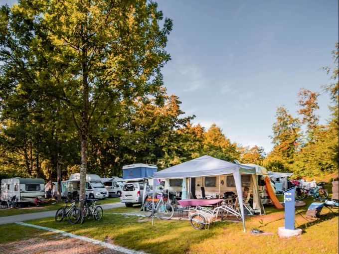 Das Camping Eichholz in Bern ist trotz des schlechten Wetters gut ausgelastet. (Archivbild) camping eichholz