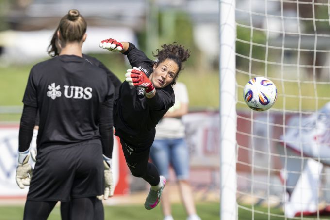 Livia Peng stand im letzten Test vor der WEURO 2025 im Tor. Tut sie das auch beim Auftaktspiel? Livia Peng WEURO 2025