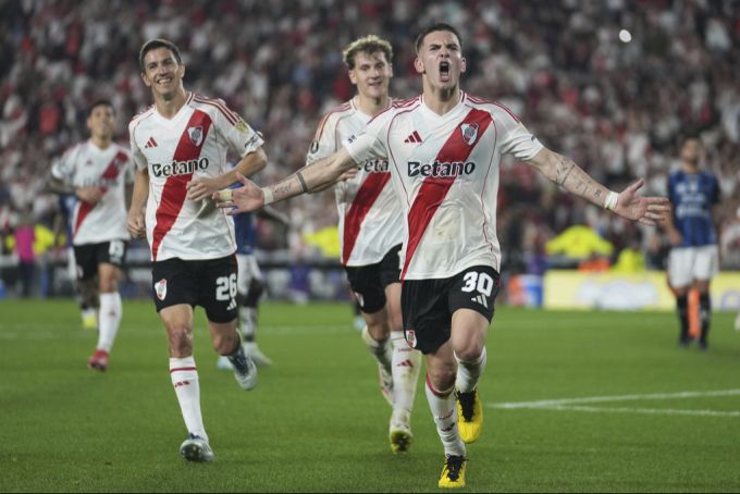 Franco Mastantuono jubelt im Trikot von River Plate. Franco Mastantuono