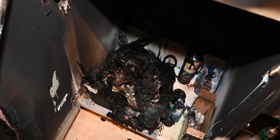 Brand von Abfalleimer