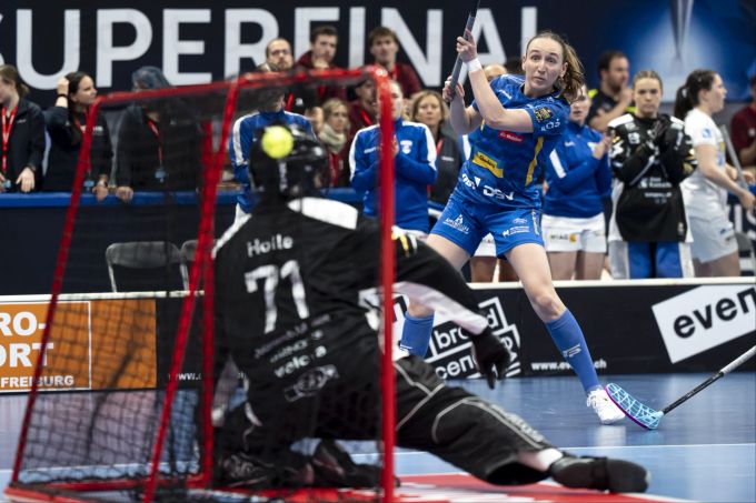 Laila Ediz trifft zum zwischenzeitlichen 8:2 für die Kloten-Dietlikon Jets. Kloten