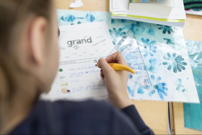 Frühfranzösisch: Kritiker sehen Kinder durch zwei Fremdsprachen im jungen Alter überfordert. (Symbolbild) Frühfranzösisch Symbolbild)