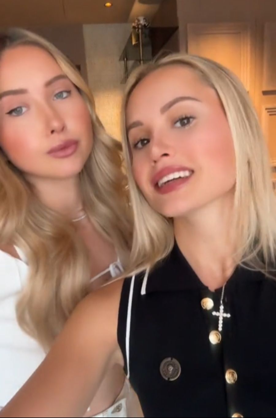 Davina (rechts) und ihre jüngere Schwester Shania haben mittlerweile eine eigene TV-Dokusoap.