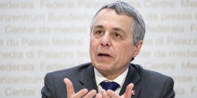 Aussenminister Cassis hat ein faktives Referendum bei EU-Verträgen verteidigt. Cassis