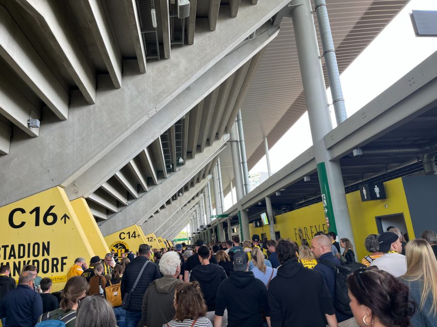Grosser Fan-Andrang im Stadion.