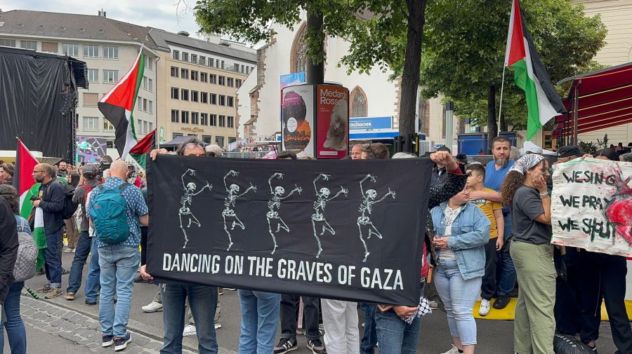 Mit der Teilnahme Israels am Eurovision Song Contest sind viele nicht einverstanden.
