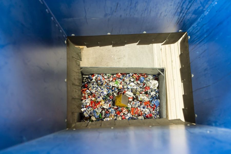 Die unterirdischen Container werden regelmässig geleert und der Abfall recycelt.