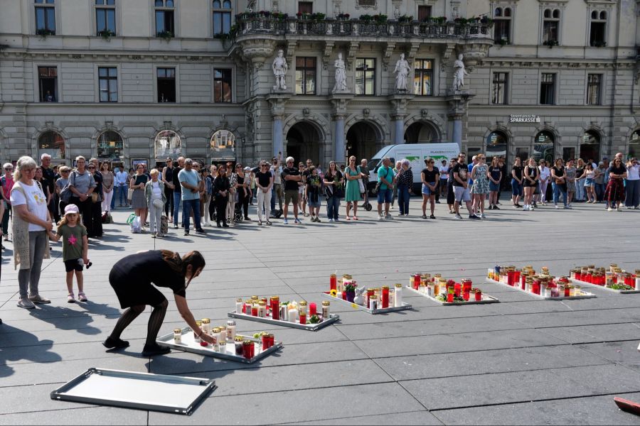 In Graz und in ganz Österreich stand das öffentliche Leben für eine Trauerminute still.