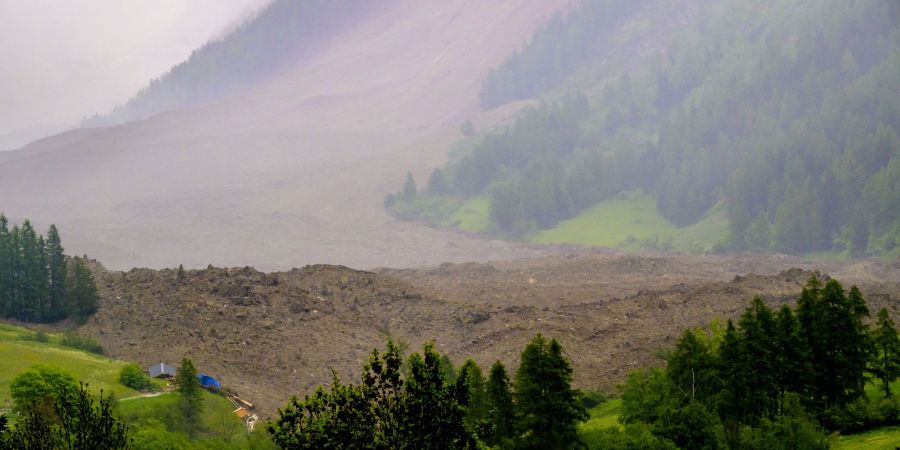 Nach dem Gletscherabsturz droht im Lötschental eine Überschwemmung.