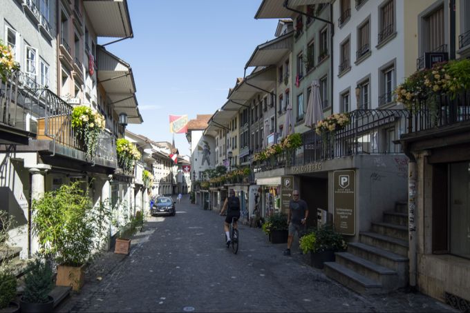 Zur Versteigerung stehen die Wohn- und Geschäftshäuser an der Oberen Hauptgasse in Thun. Thun