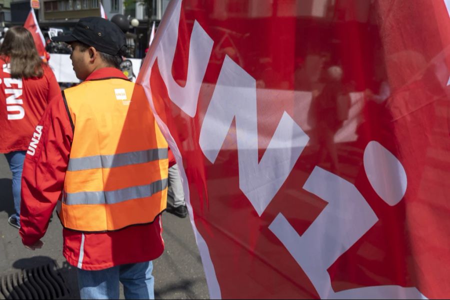 Für die Gewerkschaft Unia ist klar, dass Massenkündigungen hinter schönfärberischen Begriffen versteckt werden sollen.