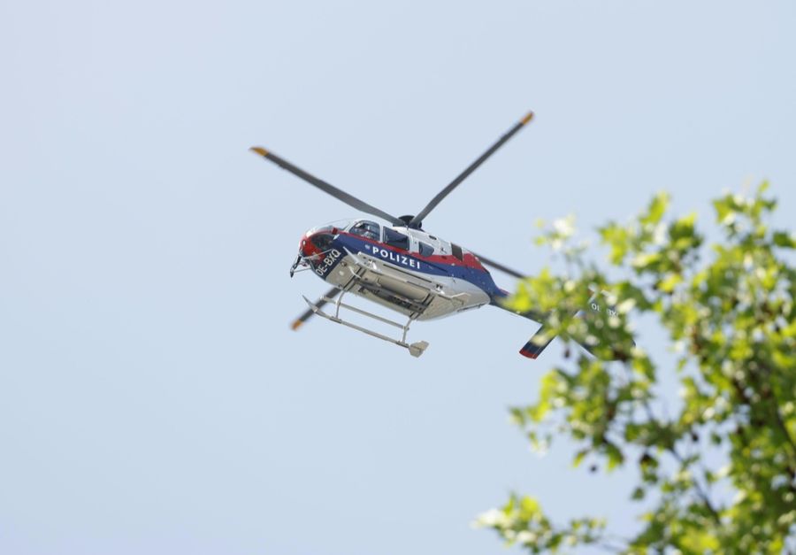 Auch Helikopter wurden eingesetzt.