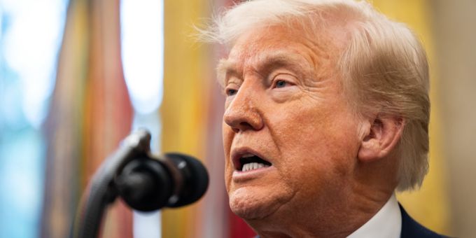 Donald Trump setzt die von Vorgänger Biden Hürden für KI Chips aus. Das sorgt für Diskussionen. Trump KI Chips