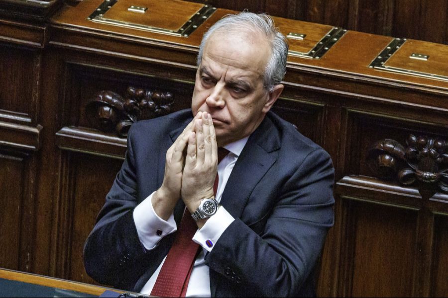 Eine sofortige Ausschaffung, wie von der Regierung um Innenminister Matteo Piantedosi angestrebt, gibt es aber nicht.
