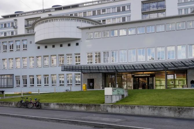 Eingang Unispital Basel