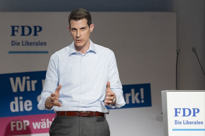 Die FDP sucht den Nachfolger oder die Nachfolgerin von Präsident Thierry Burkart. FDP Thierry Burkart